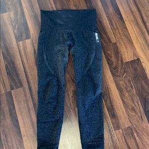grey gym shark leggings, seamless and high waisted